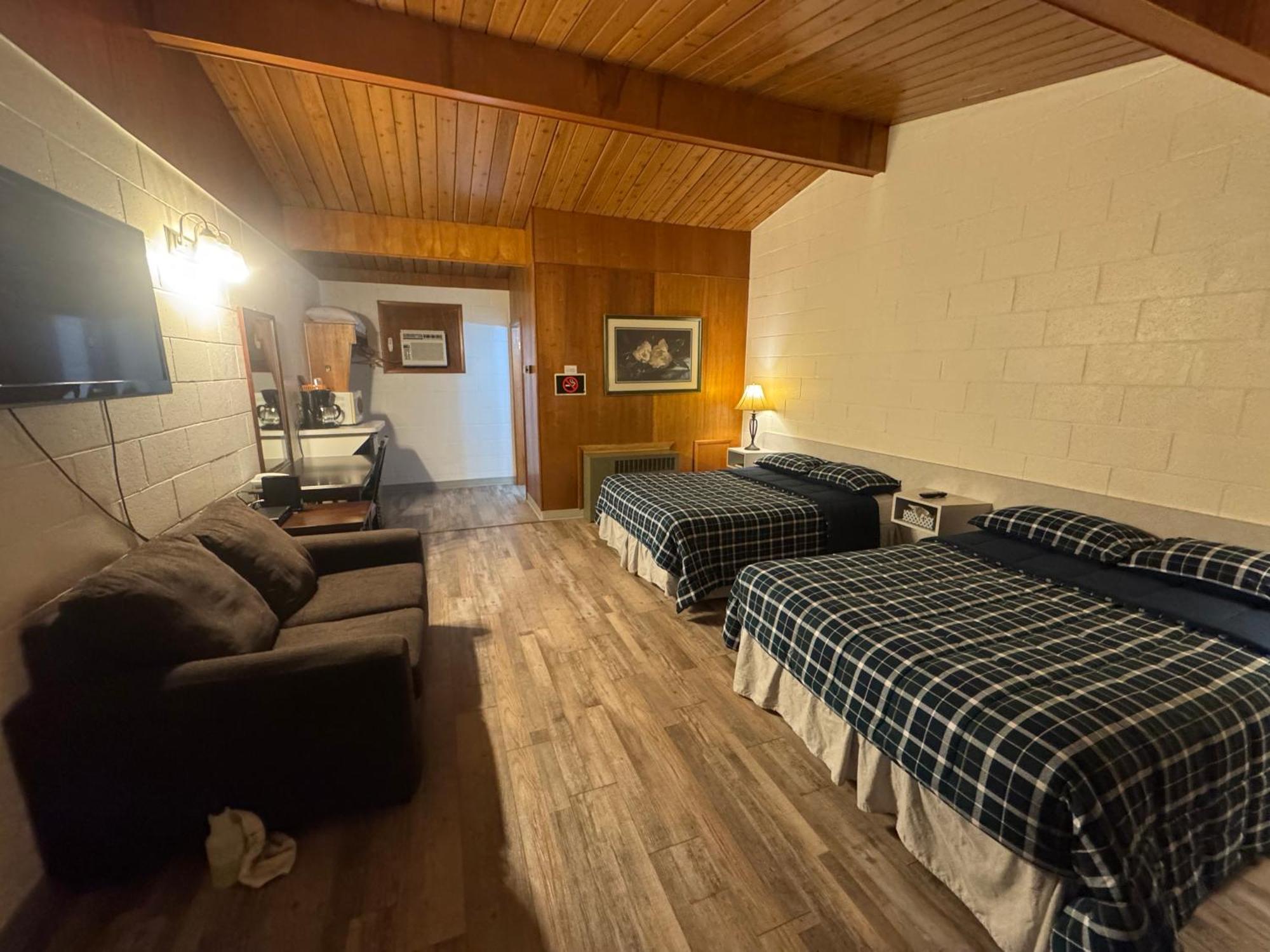 Ace Crown Motel Medicine Hat Exterior photo